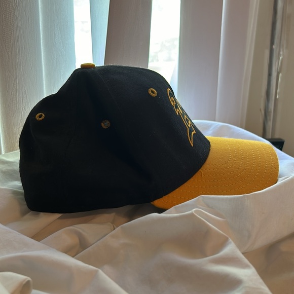 Vintage Black and Yellow New Era Pro Model Oakland A's Logo Cap - Picture 4 of 7